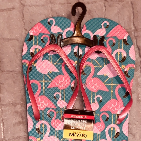NWT Ladies bundle of 4 flip-flops size M (7-8) ☀️ - Picture 3 of 9